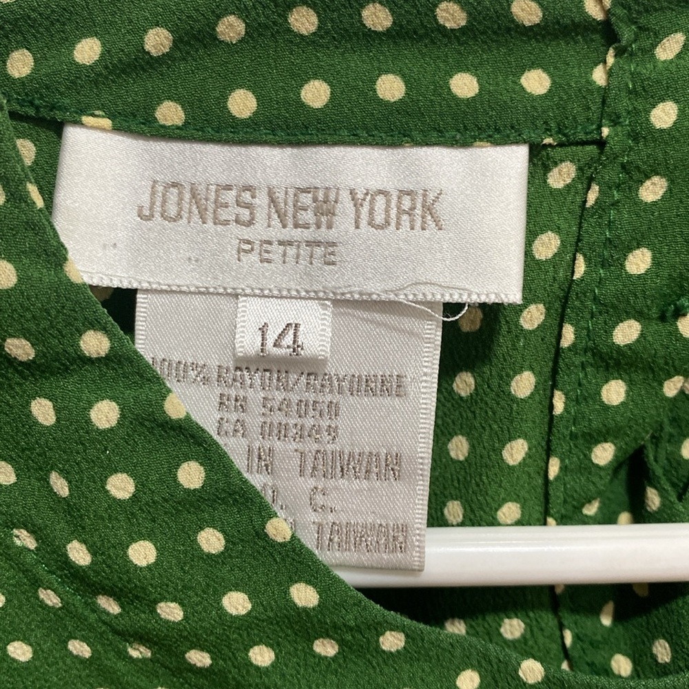 Jones New York Green Polka Dot Women's Top Petite 14 - Picture 2 of 4